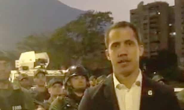رهبر مخالفان ونزوئلا در ویدئویی در کنار نظامیان حاضر می گردد