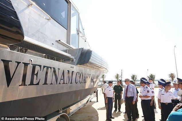 آمریکا 6 قایق گشت ساحلی به ویتنام داد