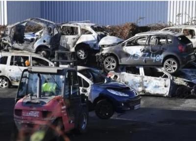 آتش زدن 874 خودرو به وسیله جوانان فرانسوی در شب سال نو